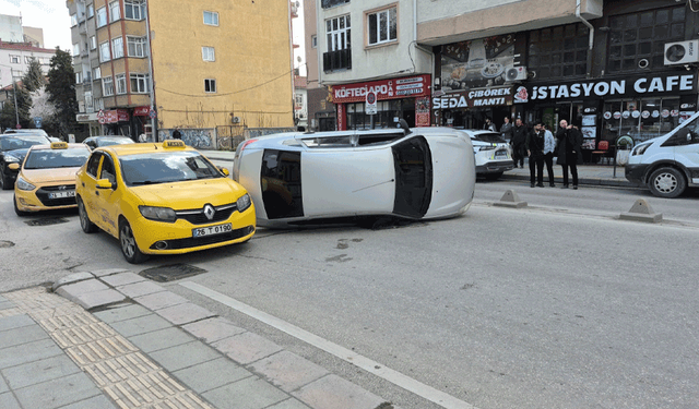 Eskişehir’de korkutan kaza: Araç devrildi, sürücü yara almadan kurtuldu