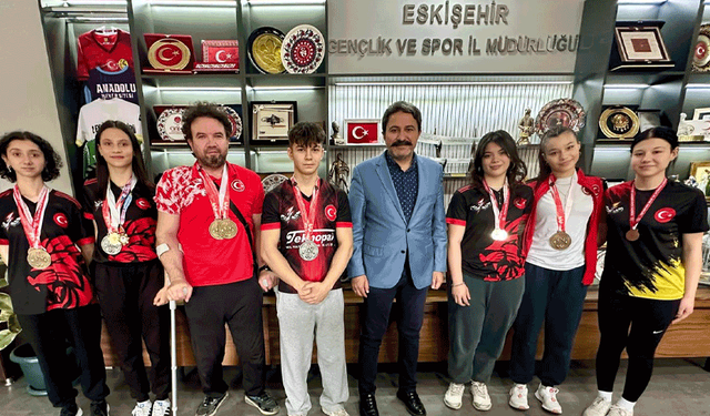 Eskişehirli sporculardan bilek güreşinde Türkiye dereceleri