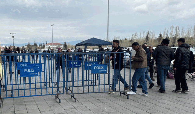 Eskişehirspor- Alanya 1221 maçına taraftardan yoğun ilgi
