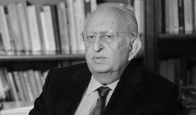 Hüsamettin Cindoruk hayatını kaybetti