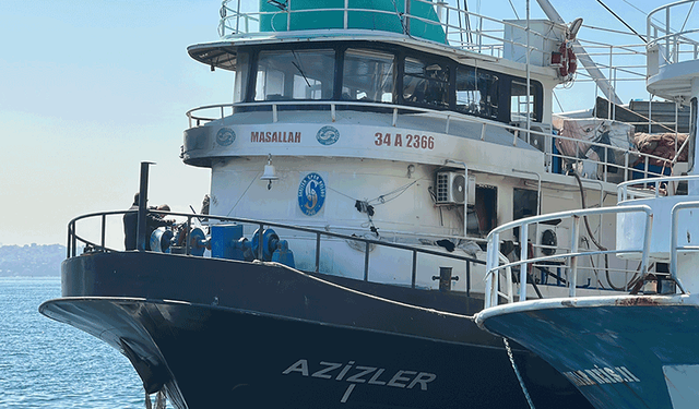İstanbul'da balıkçı teknesinden alevler yükseldi
