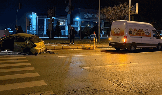 Kayseri’de otomobille panelvan araç çarpıştı