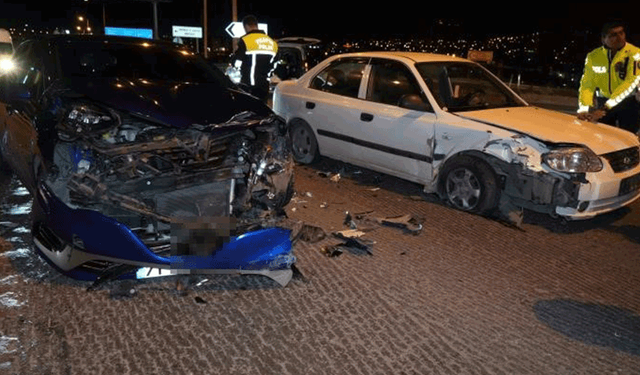 Kırıkkale'de kırmızı ışık ihlali yapan sürücü otomobile çarptı: 1 yaralı