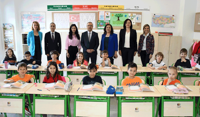 Sinan Aydın sınıflara konuk oldu, öğrencileri dinledi