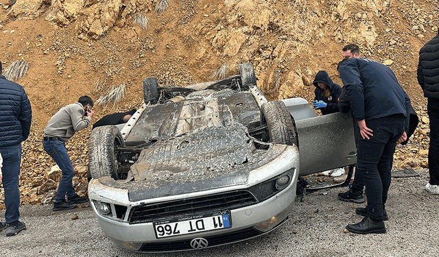 Sivas’ta otomobil takla attı, 3 kişi yaralandı