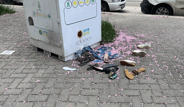 Atık tekstil kumbarasının etrafı çöplüğe döndü