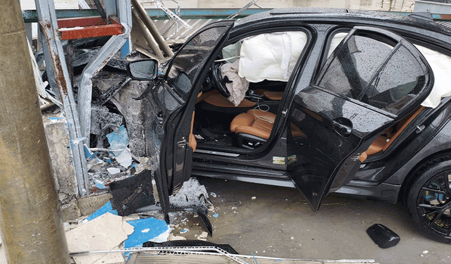Burdur'da otomobil yoldan çıktı: 2 yaralı