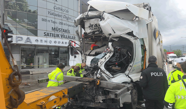 Bursa'da tır ışıklarda duran tankere çarptı: 1 ölü