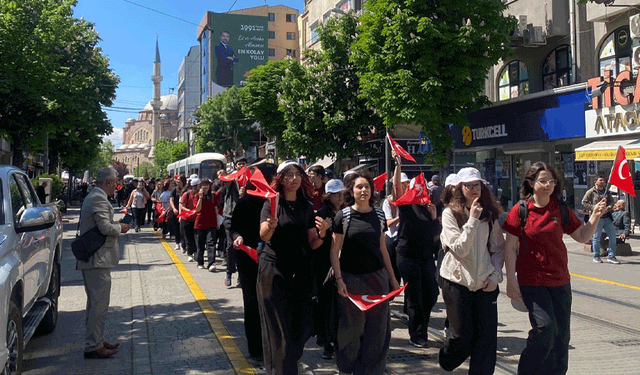 Eskişehir’de 19 Mayıs coşkusu yürüyüşle başladı