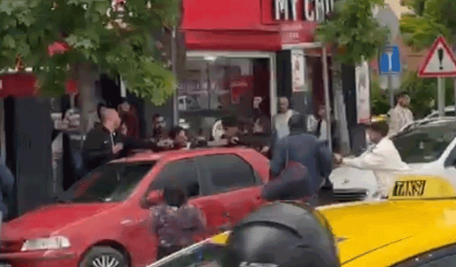 Eskişehir’de cadde ortasında iki grup arasında kavga