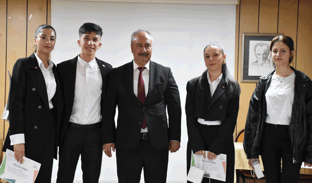 Eskişehir’de öğrenciler iklim değişikliği için kürsüye çıktı