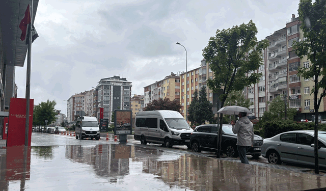 Eskişehir’de yağışlı hava etkisini göstermeye başladı