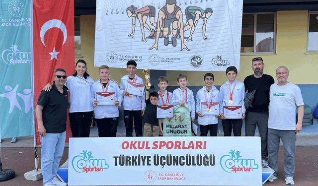 Eskişehirli öğrenciler atletizm şampiyonasında Türkiye derecesi yaptı