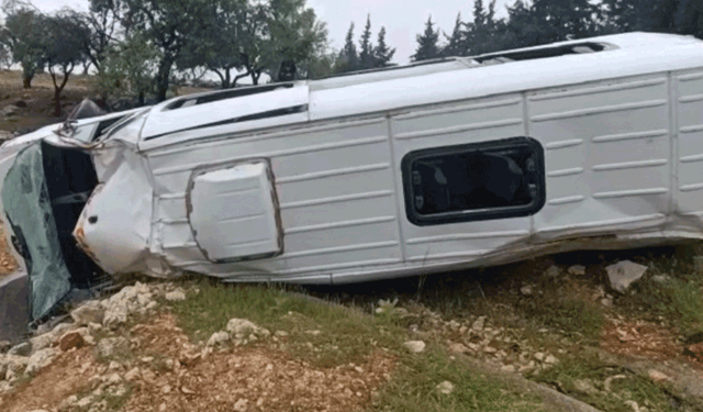 Gaziantep'te işçi servisi şarampole uçtu: 16 yaralı
