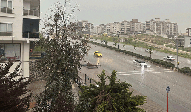 Gaziantep'te sağanak yağış ve dolu hayatı felç etti