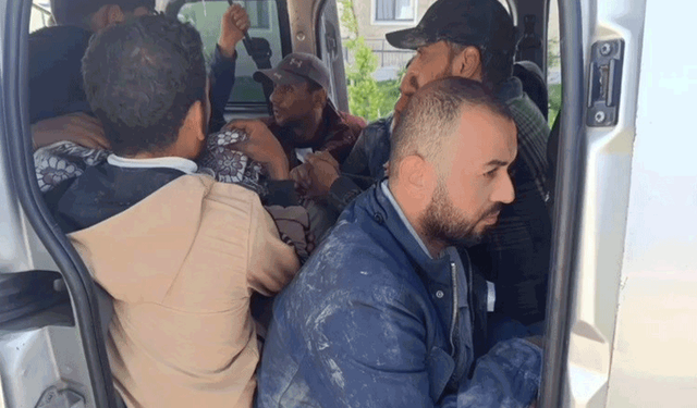 Hatay'da hafif ticari araca 10 göçmen sığdıran insan tacirine 100 bin TL ceza
