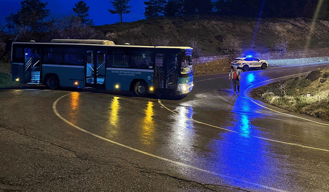 Kayseri’de alkollü bir şahıs çaldığı özel halk otobüsüyle kaza yaptı