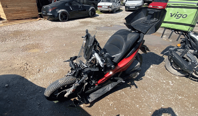 Kocaeli'de motosiklet pikaba çarptı: 2 ağır yaralı