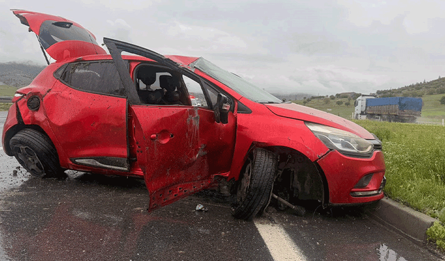 Afyon'da kontrolden çıkan araç hurdaya döndü