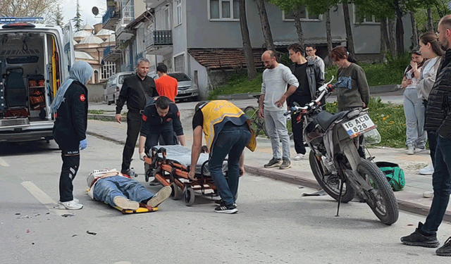 Kütahya’da otomobile çarpan motosiklet sürücüsü yaralandı