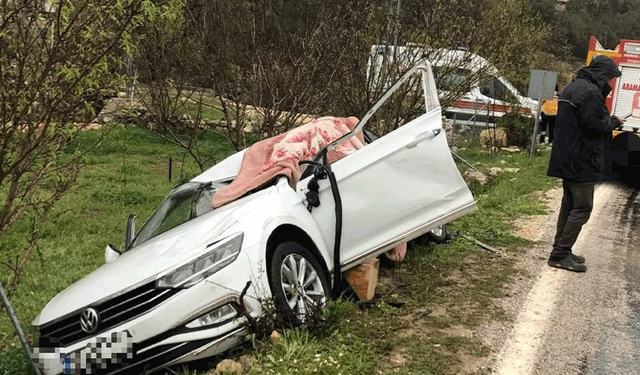 Mersin'de otomobil ile tır çarpıştı: 1 ölü, 2 yaralı