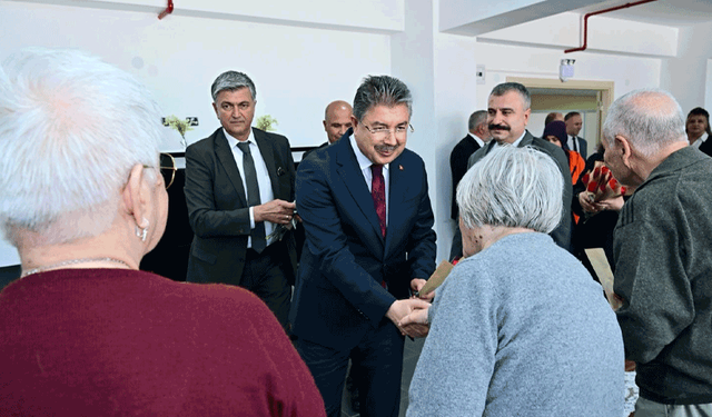 Vali Yılmaz’dan yaşlılara ve çocuklara bayram ziyareti