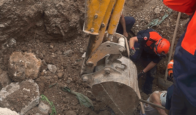 Adıyaman'da baba ve oğul kuyu açarken toprak altında kaldılar