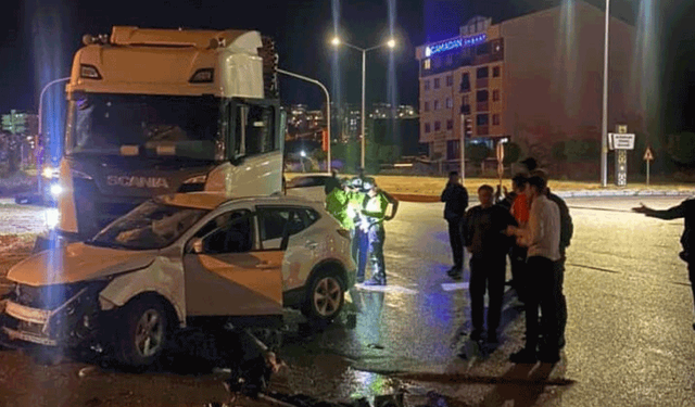 Bayburt’ta tır cipe çarptı: 1 yaralı