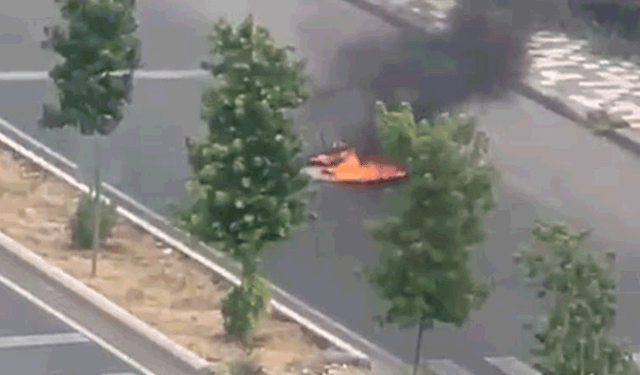 Diyarbakır'da seyir halindeki motosiklet alev topuna döndü
