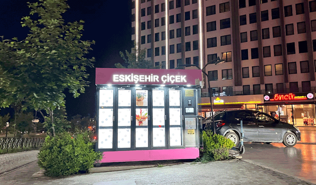 Eskişehir’de çiçek otomatına yoğun ilgi