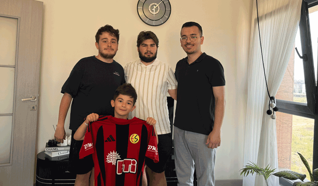 Eskişehirspor’un minik kahramanına Üni Nefer’den anlamlı ziyaret