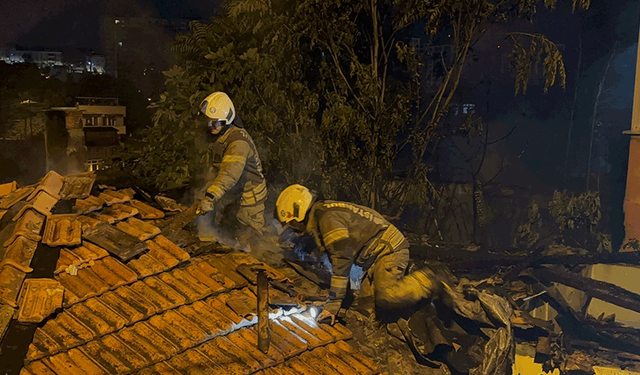 İstanbul’da 3 gecekondu alevlere teslim oldu