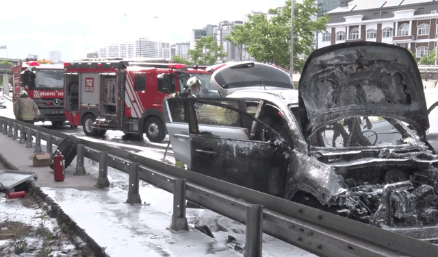 İstanbul'da alev alev yanan SUV kullanılamaz hale geldi