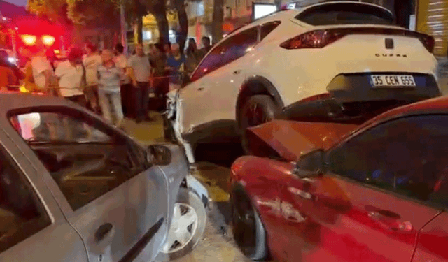 İzmir'de direksiyon başında kalp krizi geçiren yaşlı adam kurtarılamadı