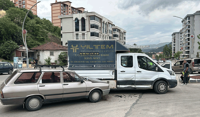Karabük'te otomobil kamyonetle çarpıştı: 1 yaralı