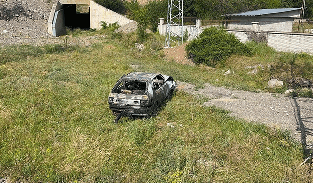 Kastamonu'da kamyonetle çarpışan otomobil yandı