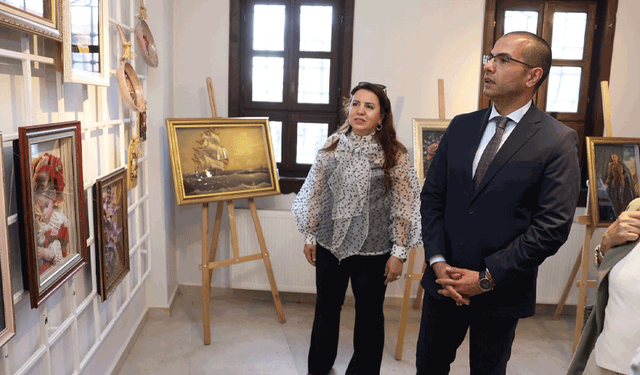 Odunpazarı’nda kağıt rölyef eserleri sanatseverlerle buluştu