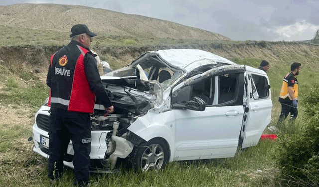 Sivas’ta takla atan otomobilde 5 kişi yaralandı