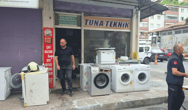 Zonguldak'ta tamircinin deposunda çıkan yangın korkuttu