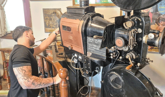 98 yıllık tarihi sinema makinesi Eskişehir’de sergileniyor