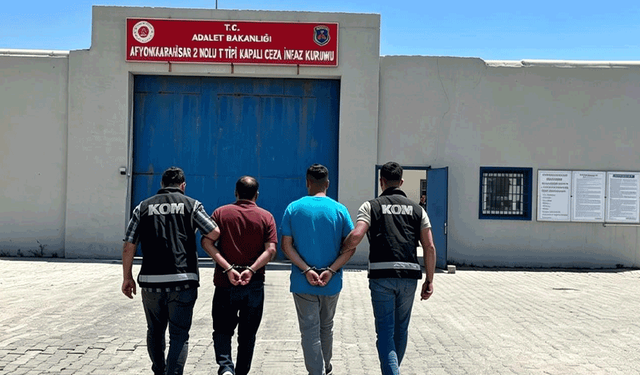 Afyon'da kaçakçılık suçundan aranan 2 şahıs yakalandı