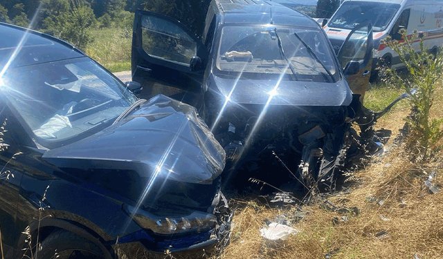 Bilecik'te iki otomobil çarpıştı: 2 yaralı