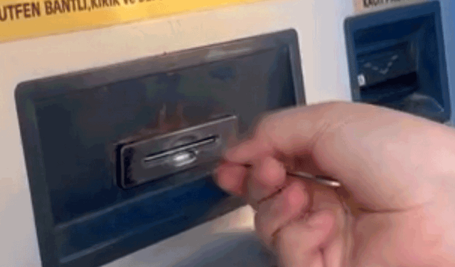 Büyükşehir Belediyesi’ne ait otomattan kartını ancak cımbızla alabildi