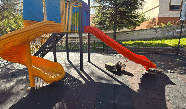 Eskişehir’de çocuk parkında vandallık: Mahalle muhtarı isyan etti