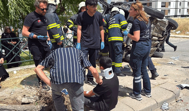 Eskişehir’de dolmuşun çarptığı otomobil yan yattı: 8 yaralı
