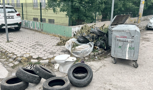 Eskişehir’de konteyner boş, çevresi atıklarla dolu