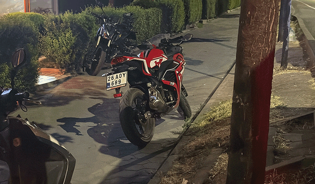 Eskişehir'de önüne köpek fırlayan motosikletli, kaza yapıp kendi çağırdığı ambulansı reddetti