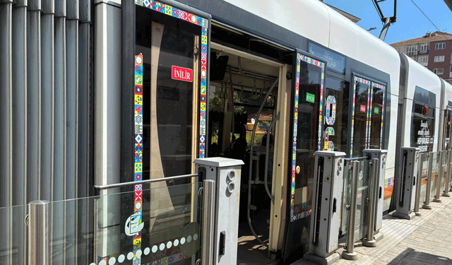 Eskişehir’de tramvaylarda yüksek sesle müzik dinleyenlere vatandaştan uyarı!