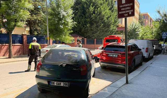 Eskişehir'de tur otobüslerinin önünü kesen park ihlaline ceza yağdı