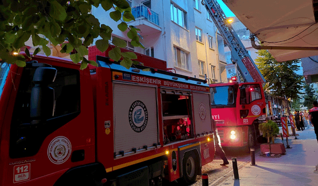 İstiklal Mahallesi'nde apartmanda yangın paniği: Korku dolu anlar yaşandı!